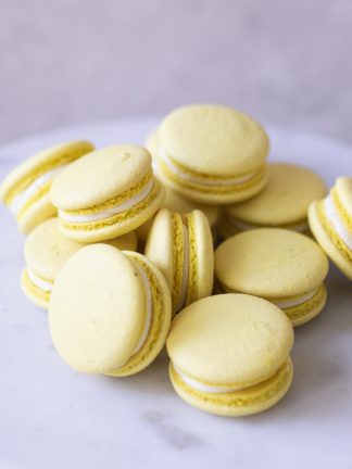 Sitruuna-valkosuklaa macaron