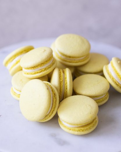 Sitruuna-valkosuklaa macaron